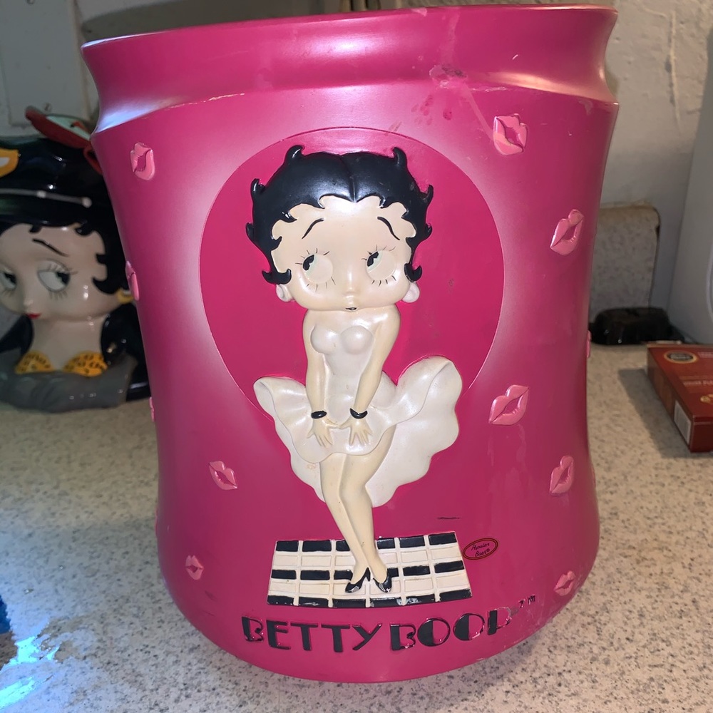 Betty Boop collectors waste can